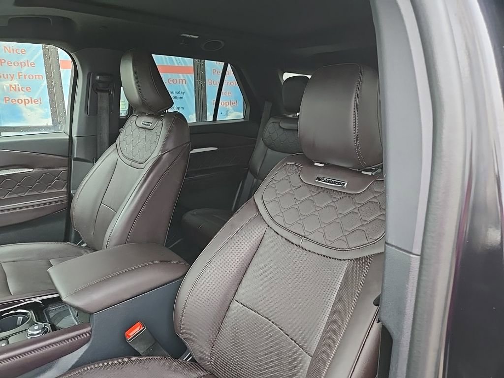 Used 2025 Ford Explorer Platinum w/ LUX Leather Package AWD/4WD image 33