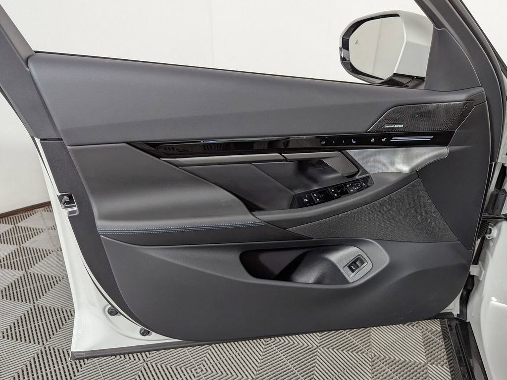 New 2026 BMW 530i xDrive w/ M Sport Package image 10