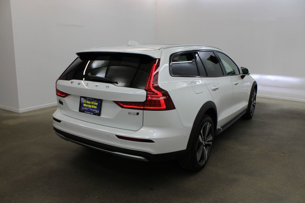 New 2026 Volvo V60 B5 Cross Country Plus w/ Climate Package AWD/4WD image 5