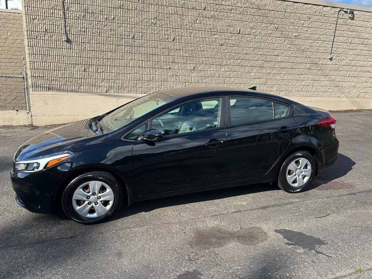 Used 2017 Kia Forte LX FWD image 8