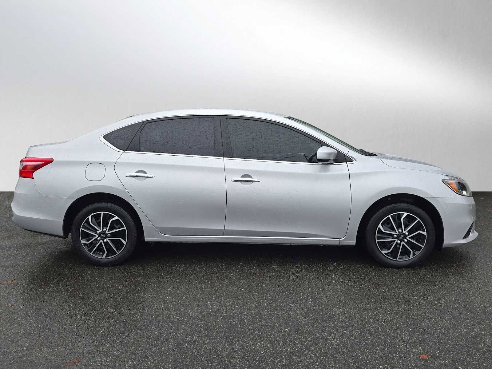 Used 2018 Nissan Sentra S image 2