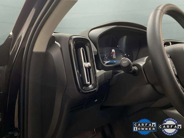 Used 2025 Volvo XC40 B5 Plus image 34
