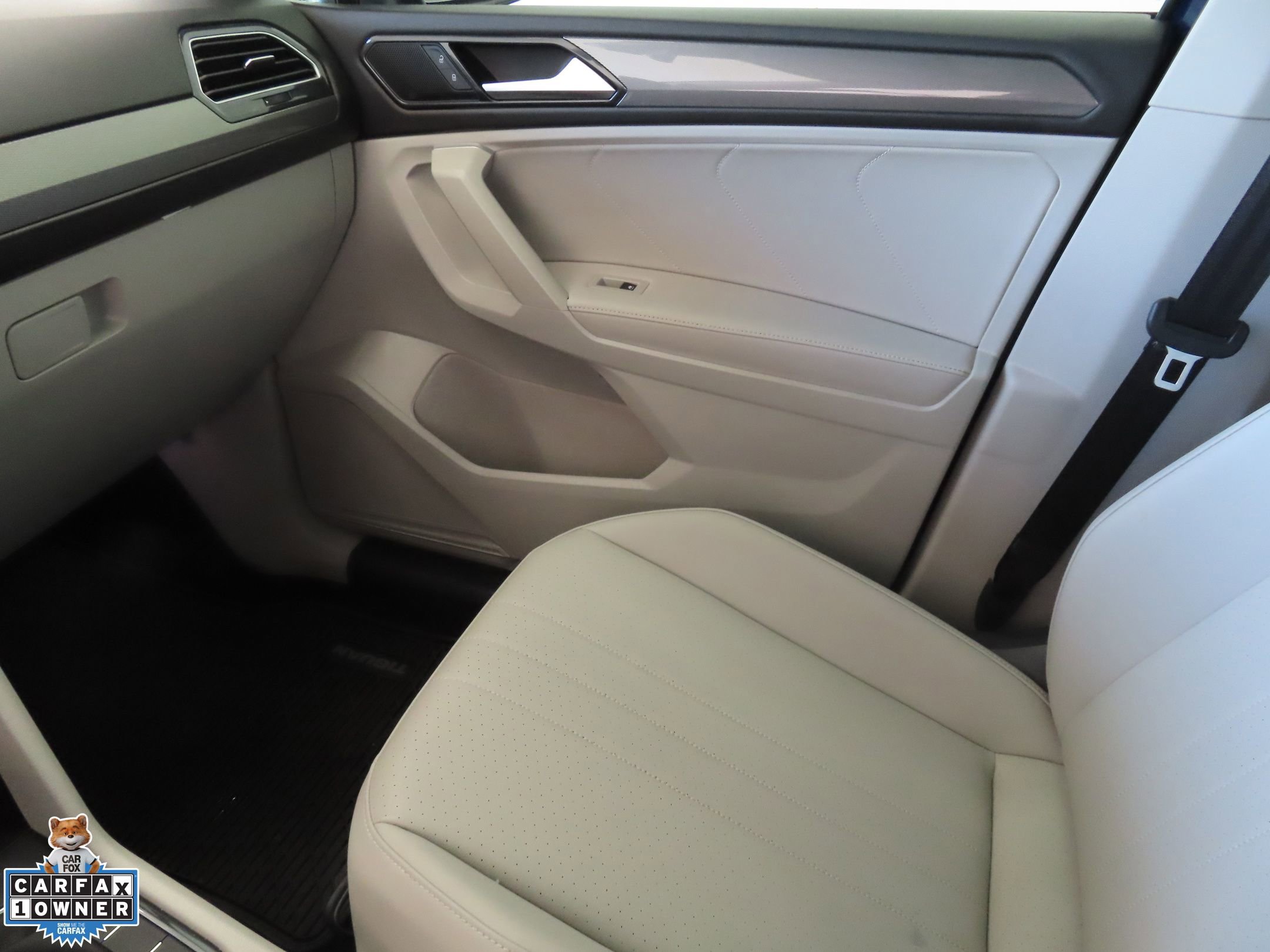 Certified 2024 Volkswagen Tiguan SE FWD image 19