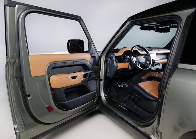 Used 2021 Land Rover Defender 90 X image 25