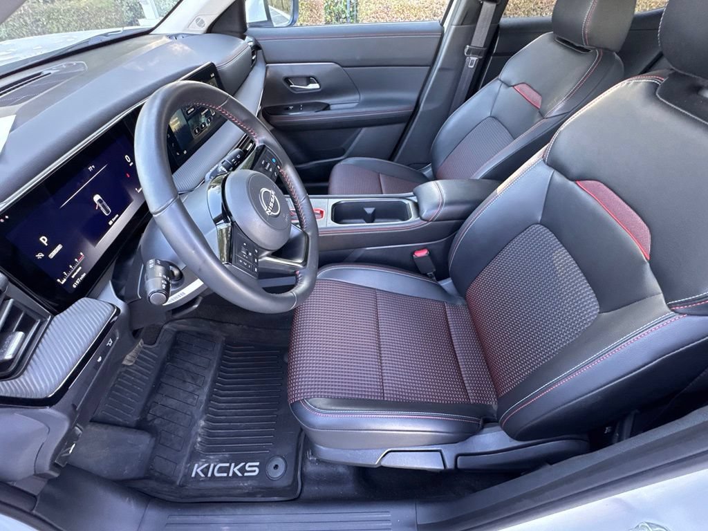 Certified 2025 Nissan Kicks SR FWD image 9