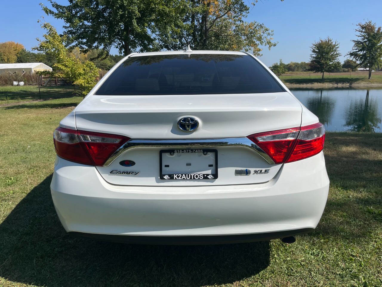 Used 2017 Toyota Camry XLE w/ Moonroof Package image 11