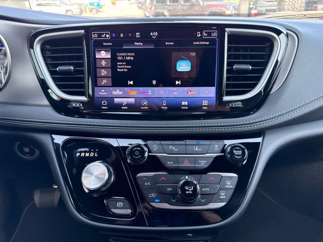 New 2027 Chrysler Pacifica Select FWD image 16