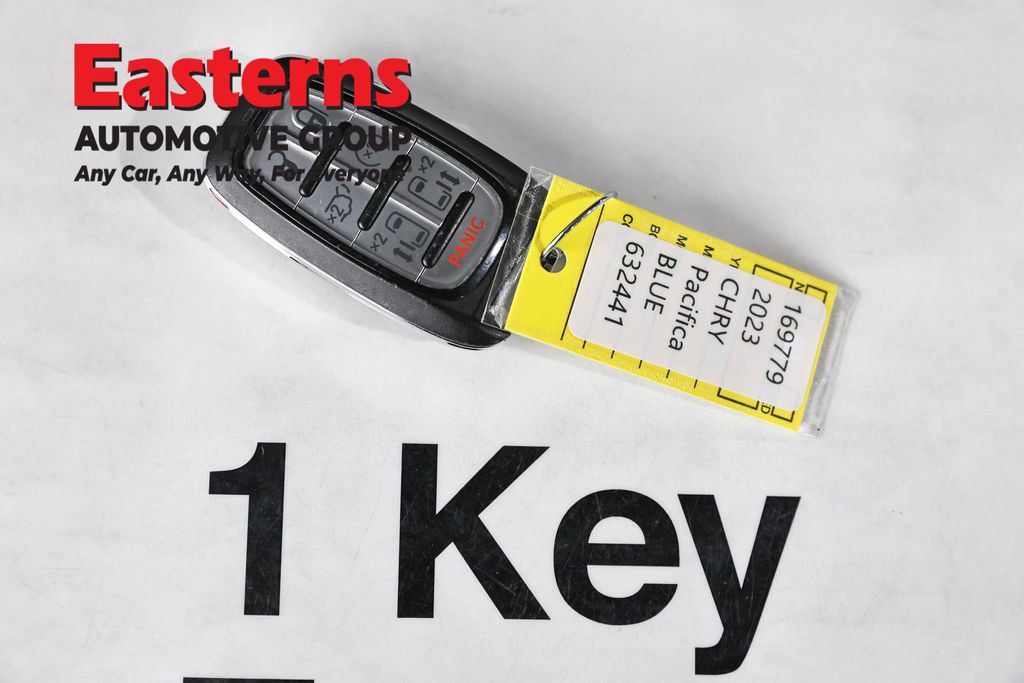 Used 2023 Chrysler Pacifica Touring-L FWD image 26