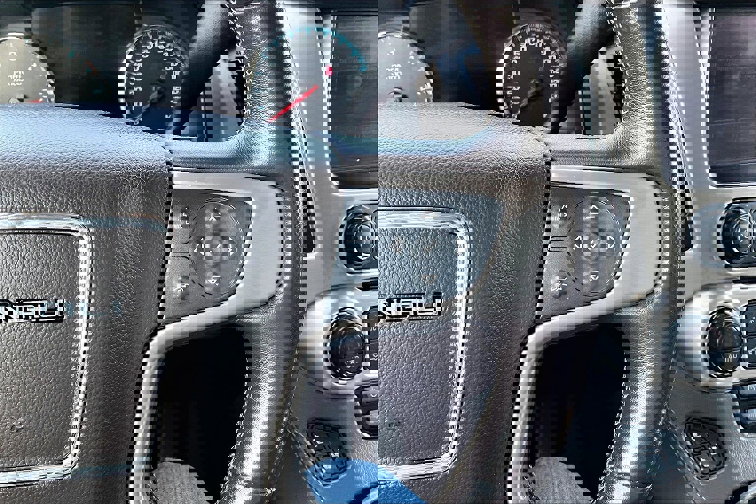 Used 2020 GMC Yukon Denali w/ Denali Premium Package image 13