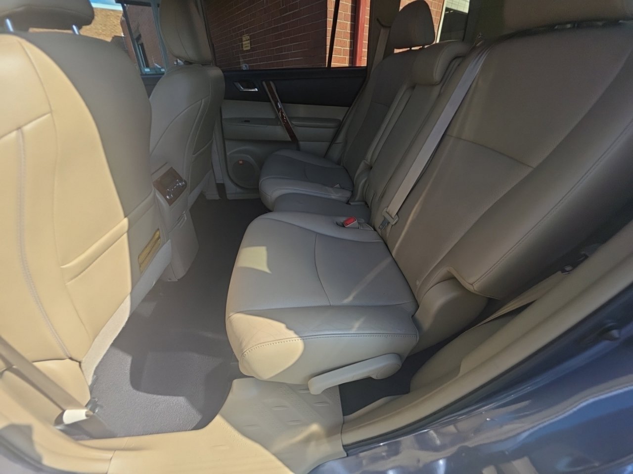 Used 2012 Toyota Highlander Limited w/ Tow Pkg AWD/4WD image 20