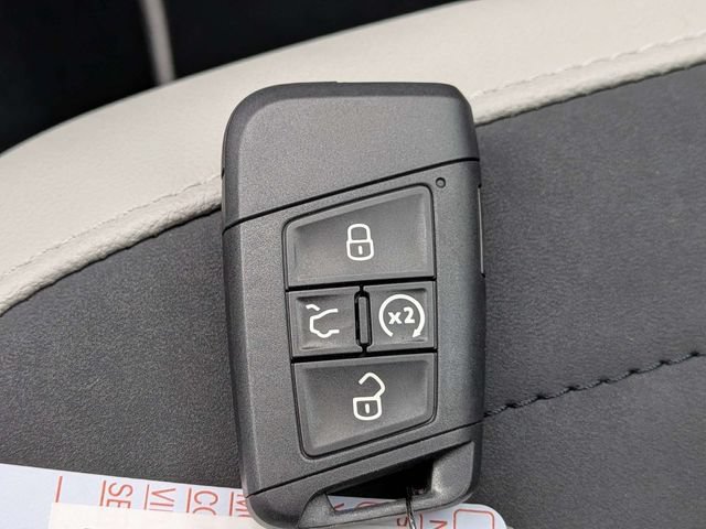 New 2026 Volkswagen Taos SE FWD image 30