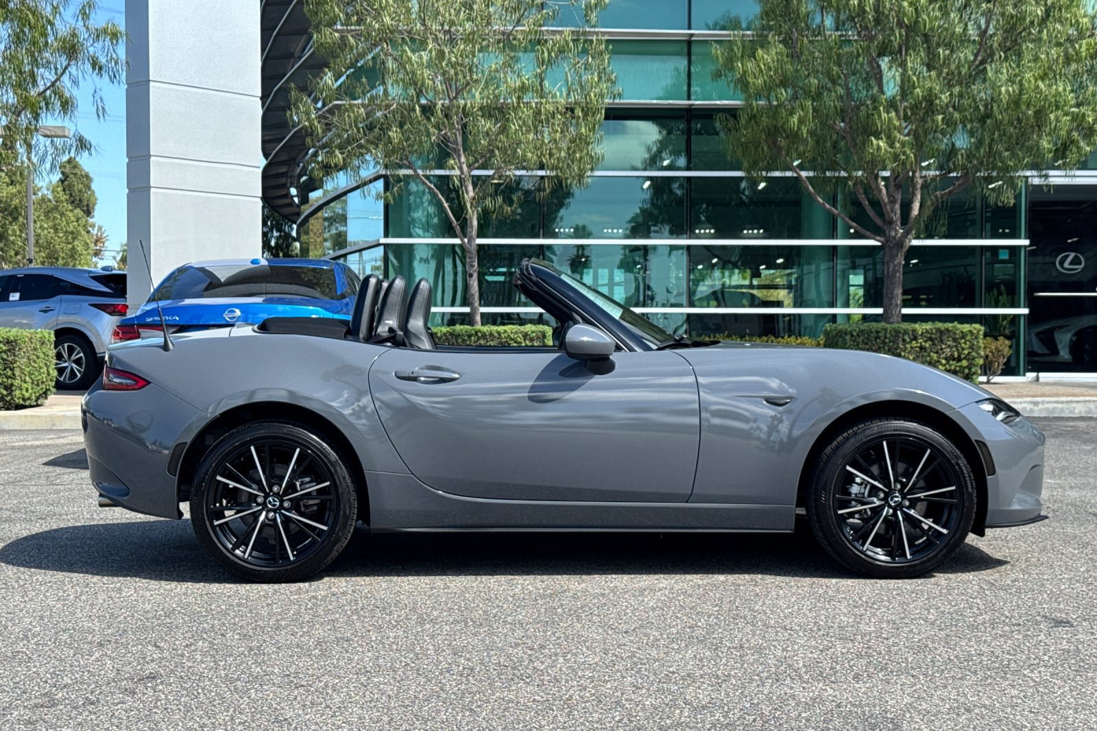 Used 2025 MAZDA MX-5 Miata Grand Touring RWD image 3