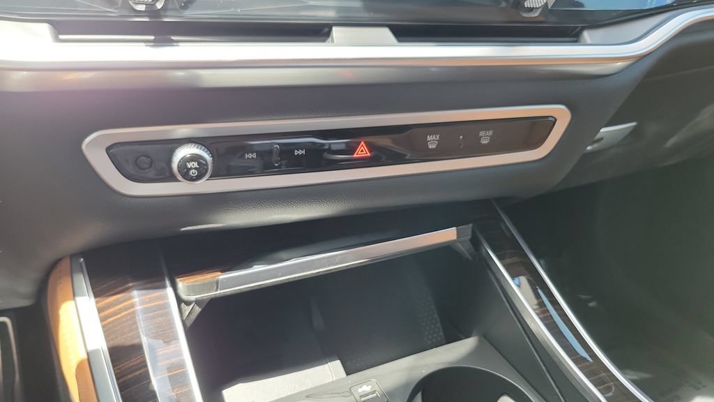 Used 2025 BMW X5 M60i w/ Climate Comfort Package AWD/4WD image 18