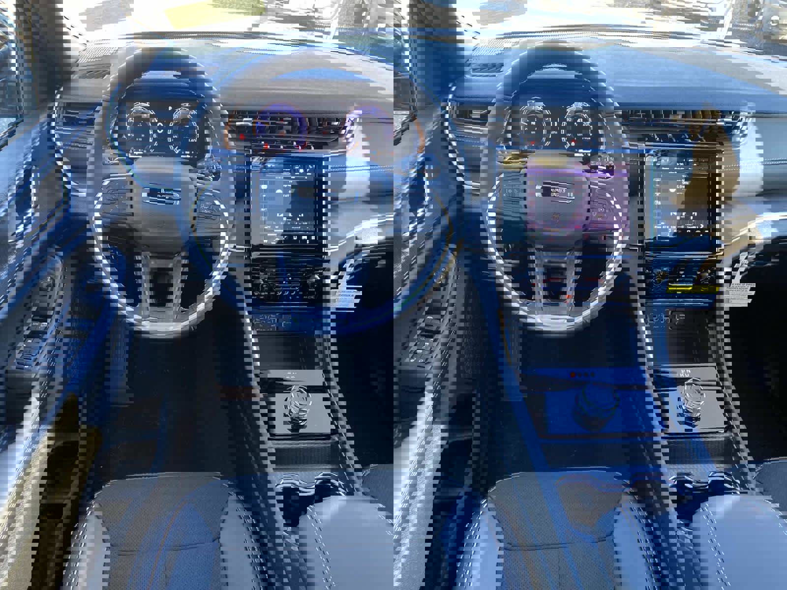 New 2025 Jeep Grand Cherokee Laredo image 9