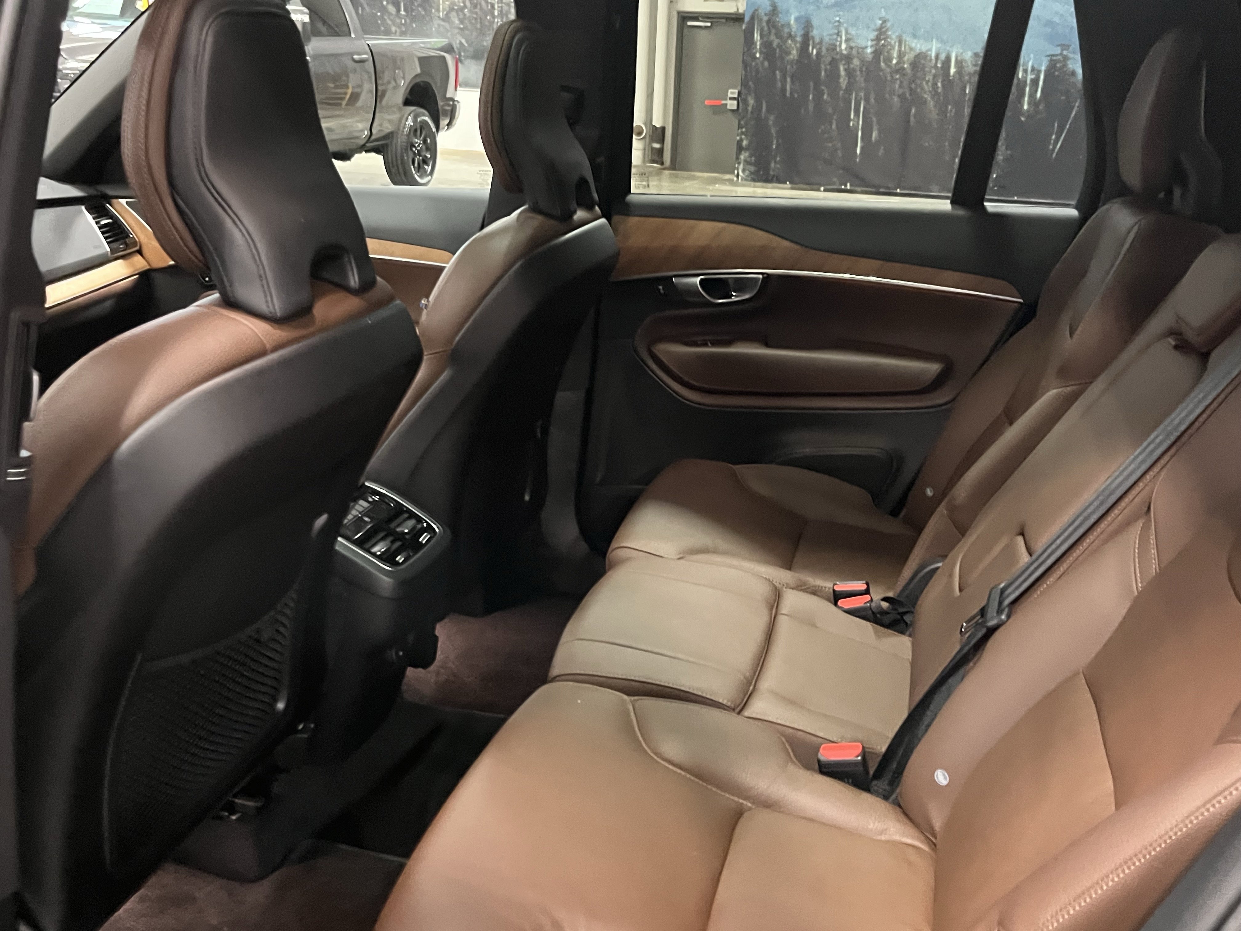 Used 2024 Volvo XC90 B6 Plus AWD/4WD image 13
