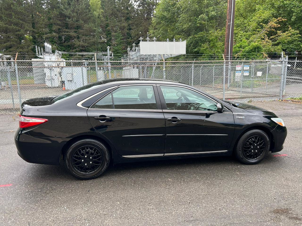 Used 2017 Toyota Camry LE FWD image 4
