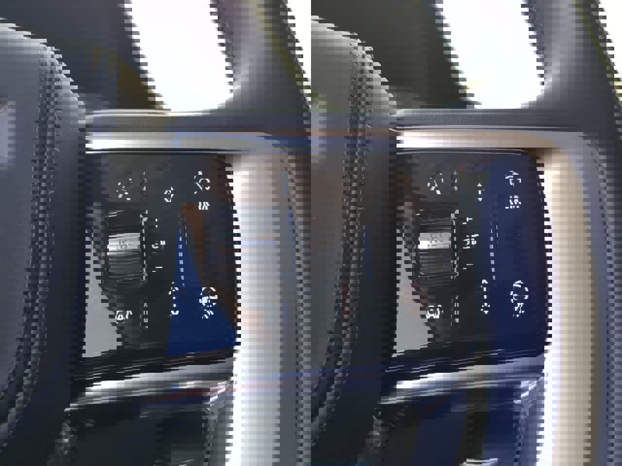 Used 2025 Land Rover Range Rover SE image 27