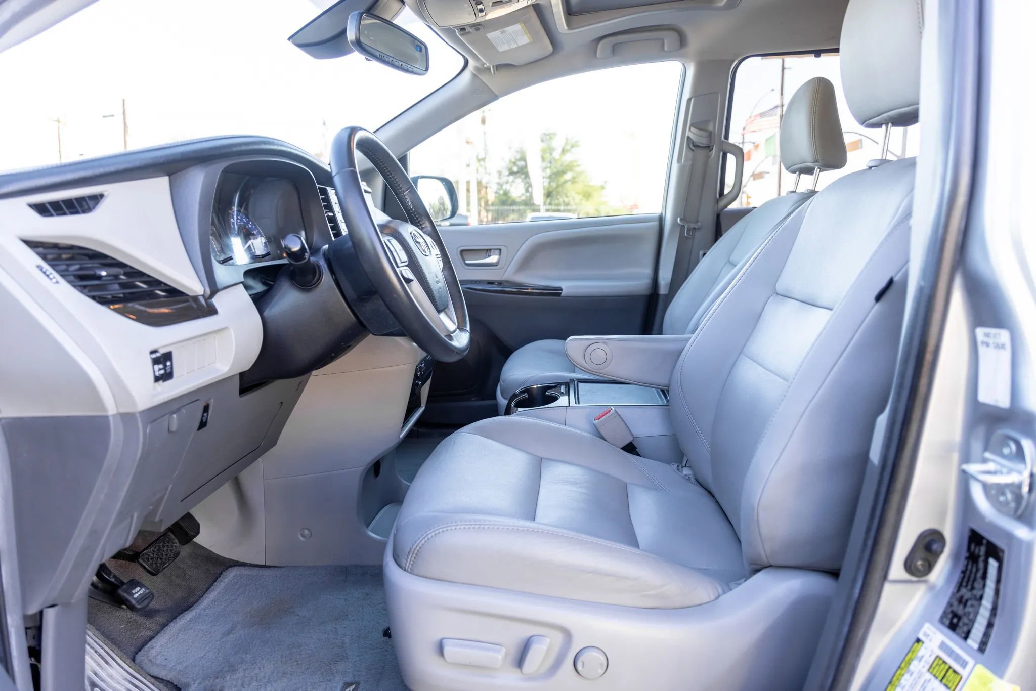 Used 2018 Toyota Sienna XLE image 10