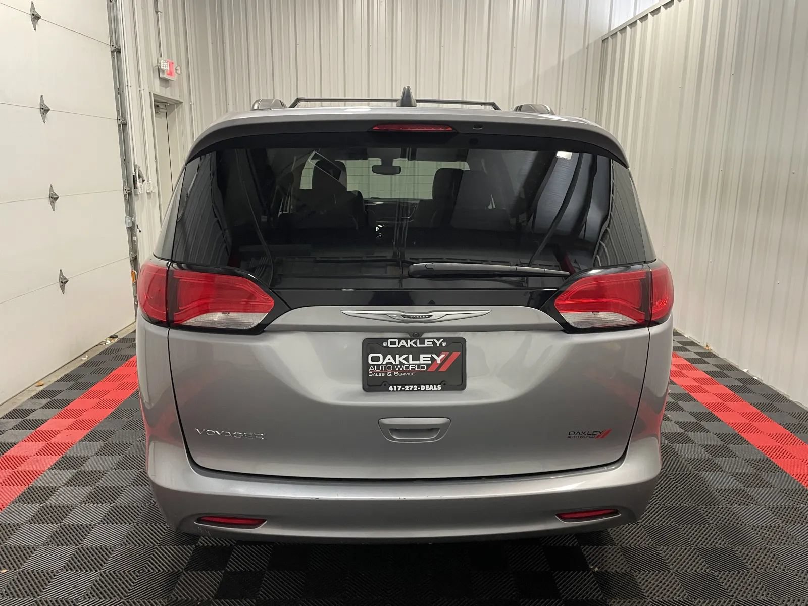 Used 2021 Chrysler Voyager Lxi FWD image 3