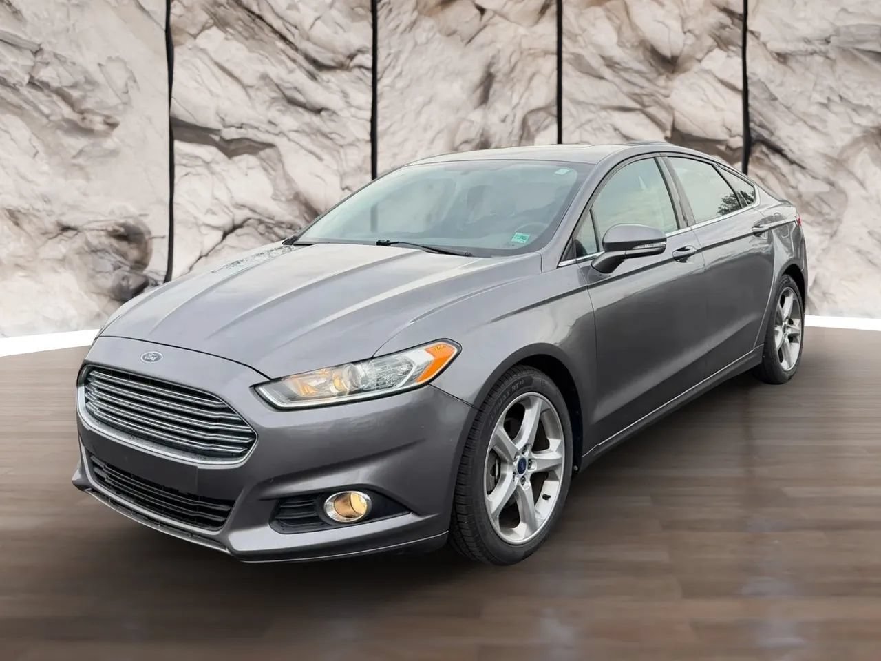 Used 2014 Ford Fusion SE w/ Equipment Group 201A FWD image 2