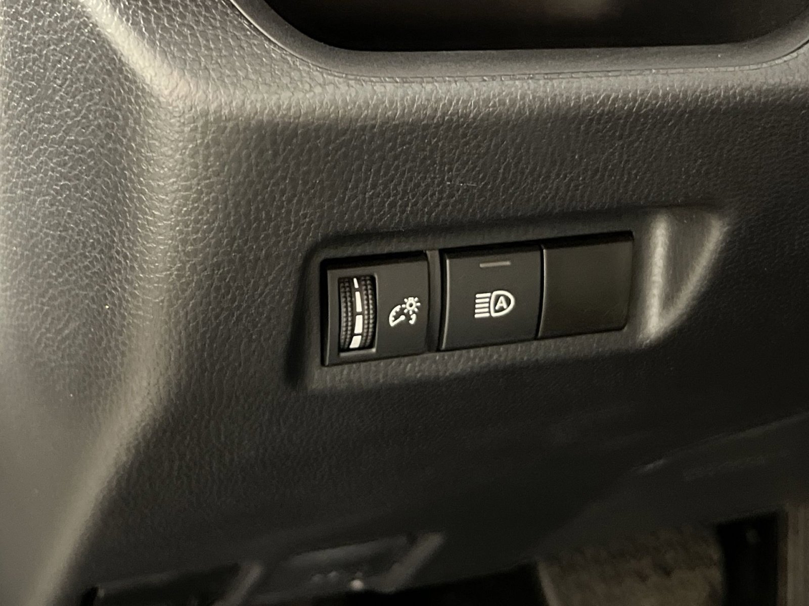 Used 2024 Toyota RAV4 LE image 31