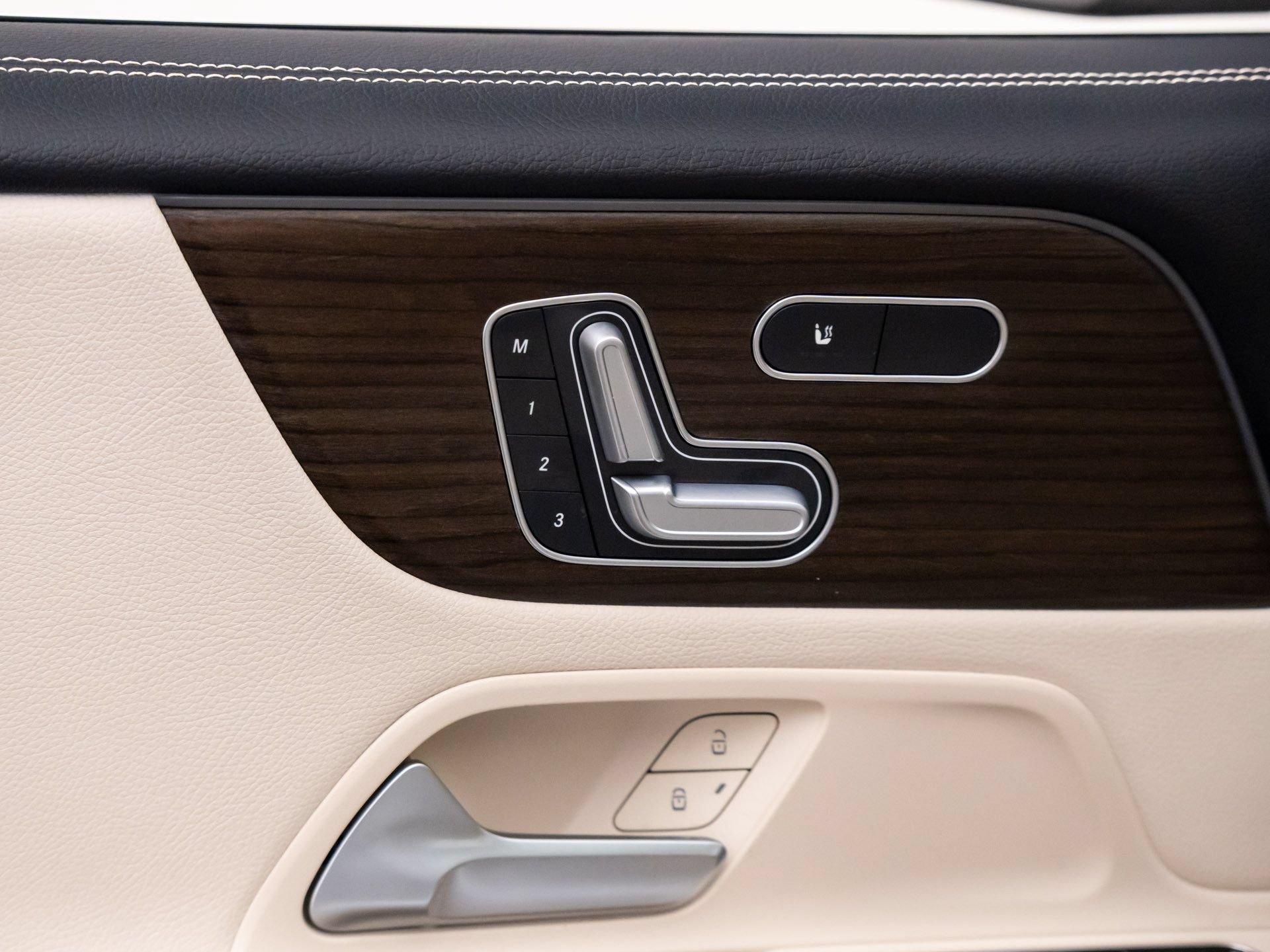 New 2026 Mercedes-Benz GLB 250 4MATIC image 15