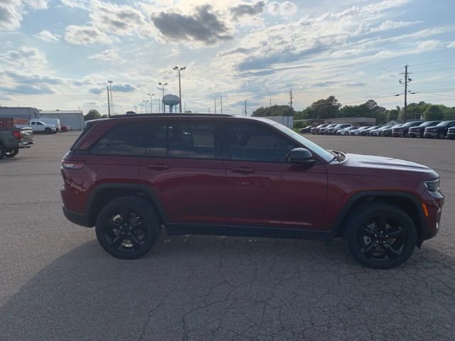 Used 2023 Jeep Grand Cherokee Altitude AWD/4WD image 8