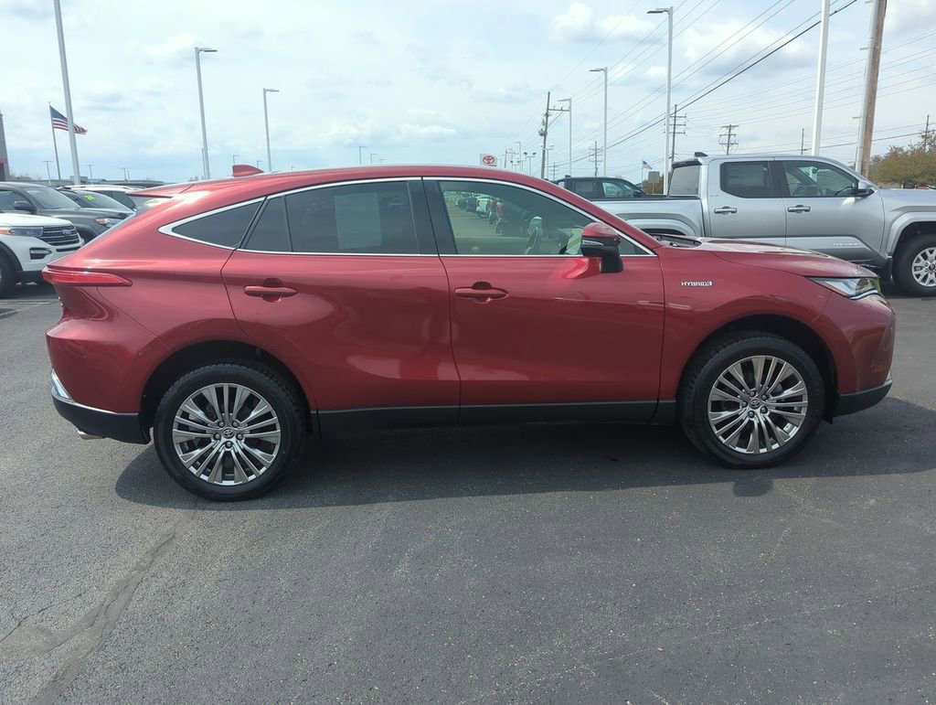 Used 2021 Toyota Venza Limited w/ Carpet Mat Package (TMS) image 9