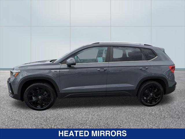 Certified 2022 Volkswagen Taos SE w/ Panoramic Sunroof Package FWD image 2