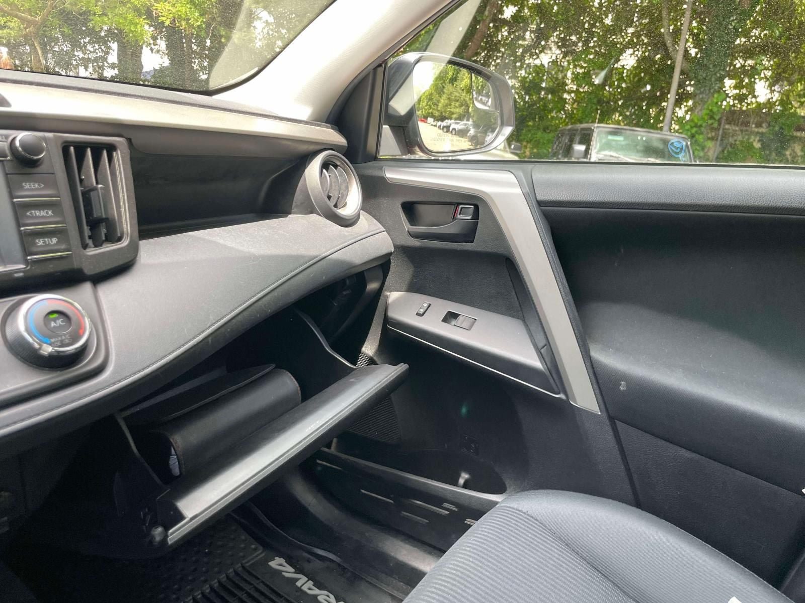 Used 2018 Toyota RAV4 LE w/ All Weather Liner Package AWD/4WD image 32