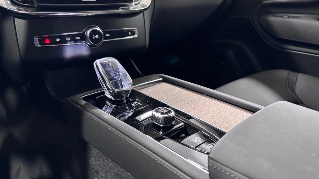 Certified 2025 Volvo XC90 B6 Plus AWD/4WD image 15
