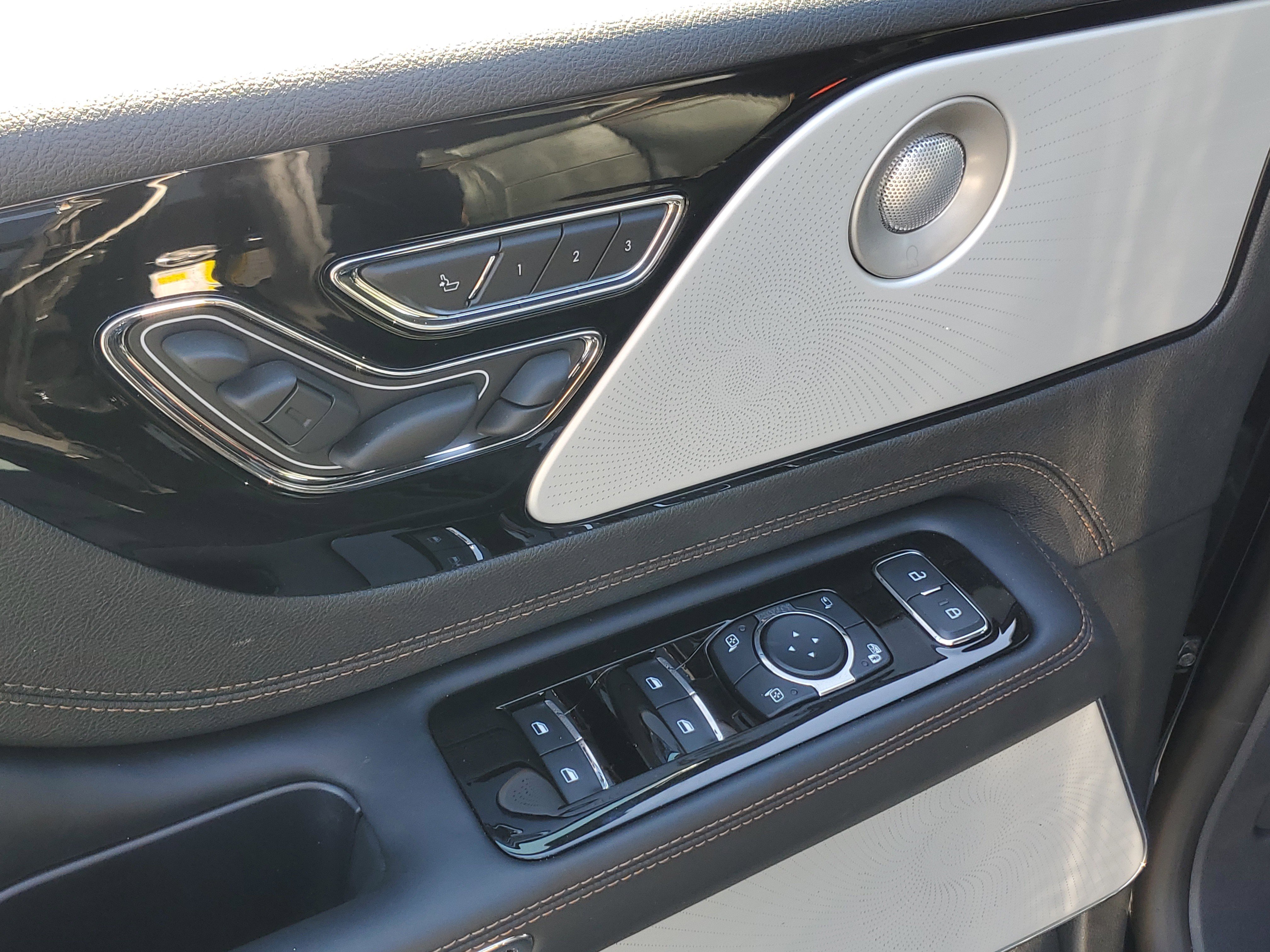 New 2026 Lincoln Aviator Black Label w/ Dynamic Handling Package AWD/4WD image 9
