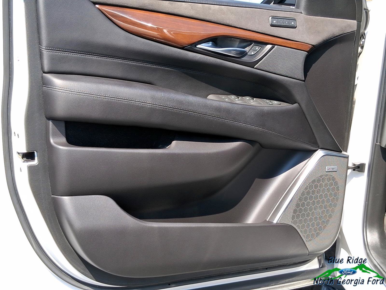 Used 2020 Cadillac Escalade Luxury image 10