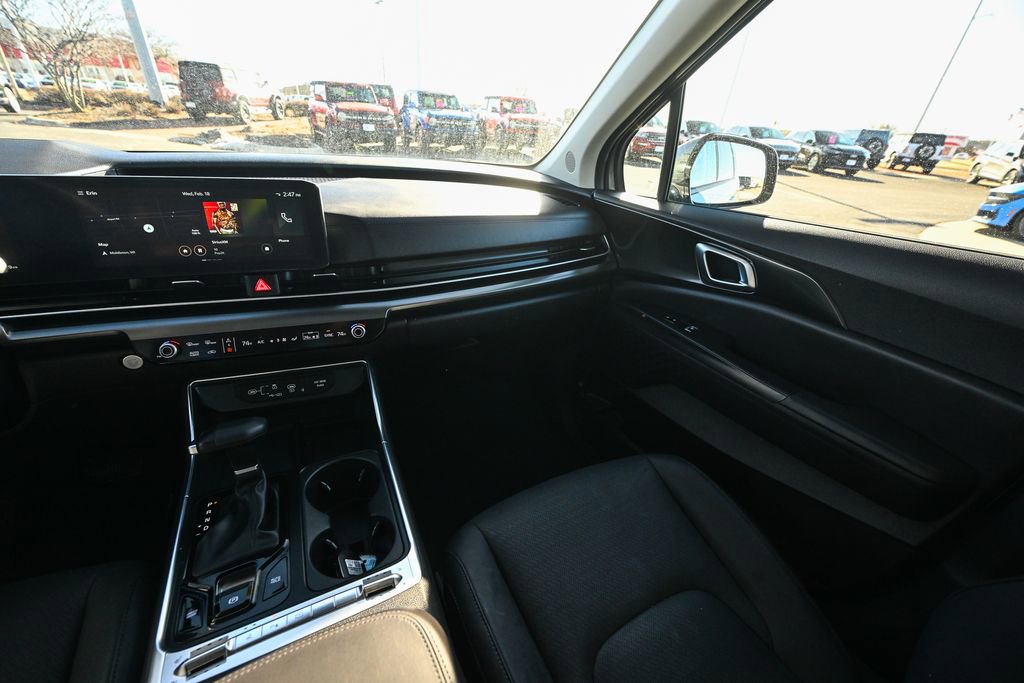 Used 2025 Kia Carnival SX Prestige image 32
