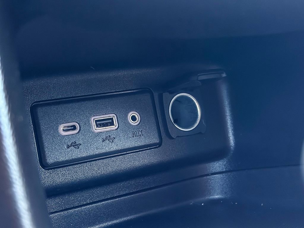 Used 2020 Chevrolet Equinox LT w/ Sport Edition FWD image 31