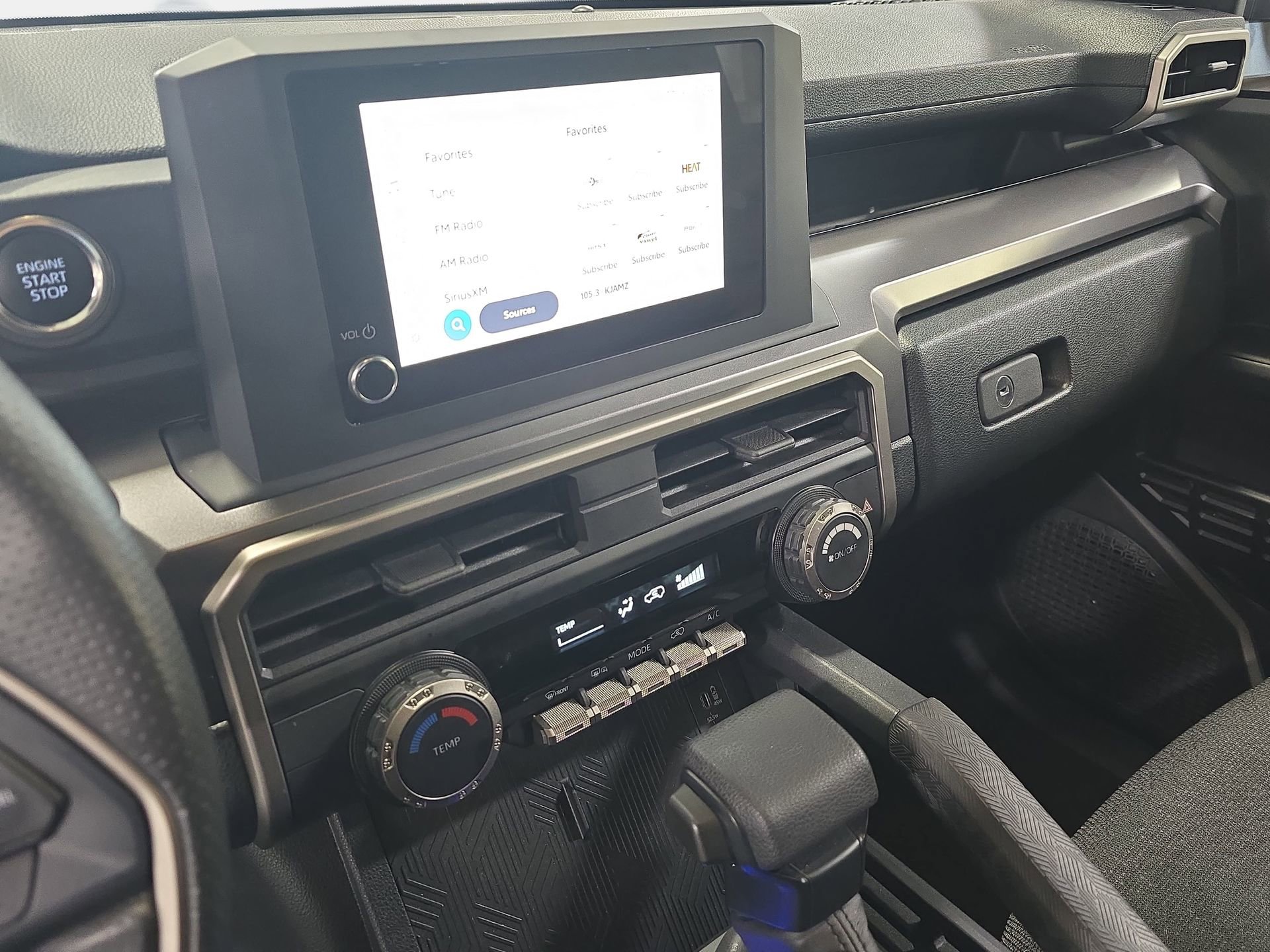 Used 2025 Toyota 4Runner SR5 AWD/4WD image 19