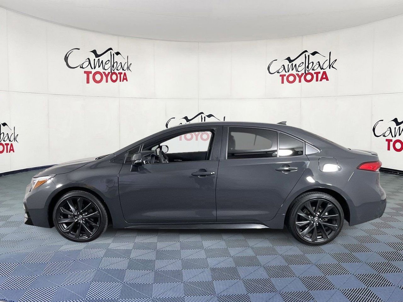 Used 2025 Toyota Corolla SE w/ Convenience Package image 5