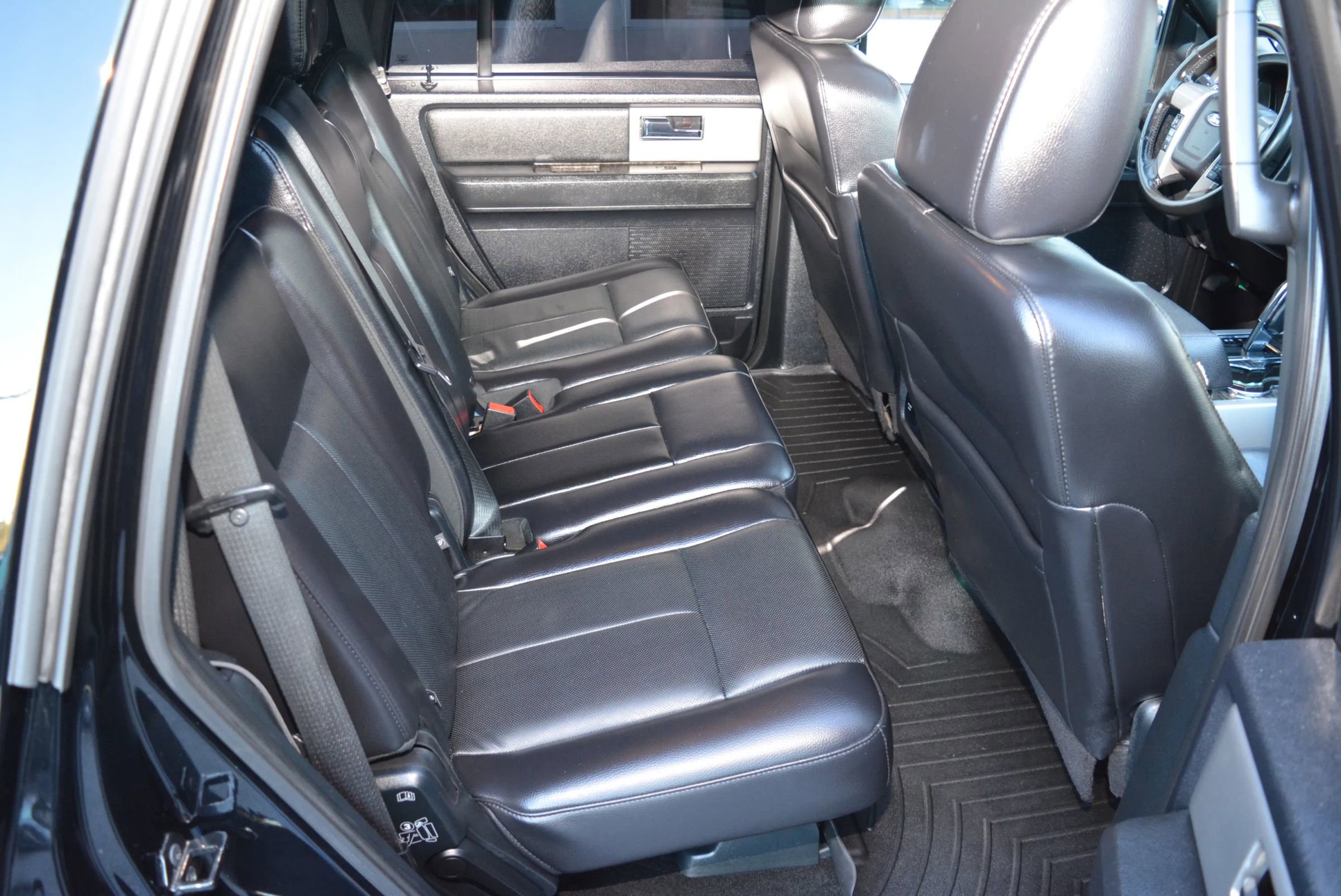 Used 2016 Ford Expedition Limited image 14