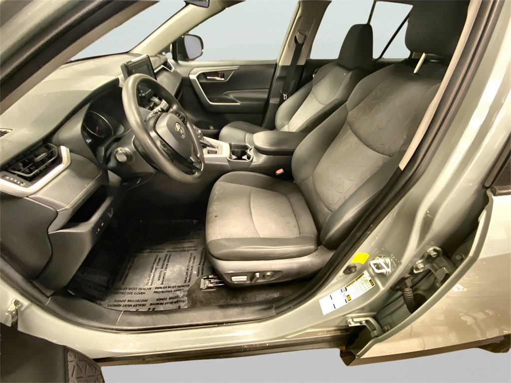 Used 2021 Toyota RAV4 XLE image 5