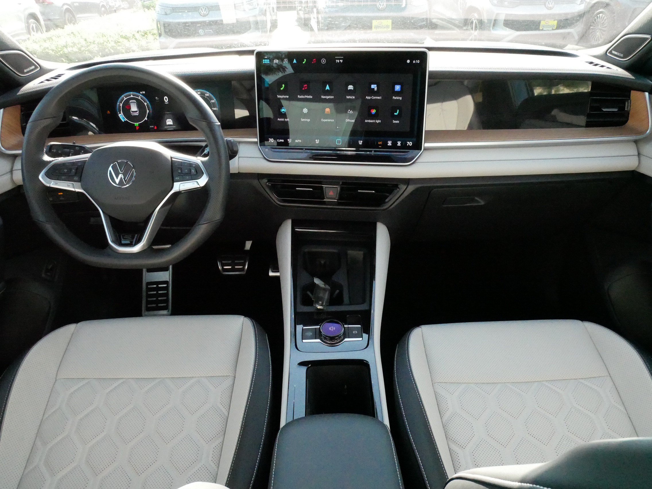 Certified 2025 Volkswagen Tiguan SEL R-Line AWD/4WD image 10