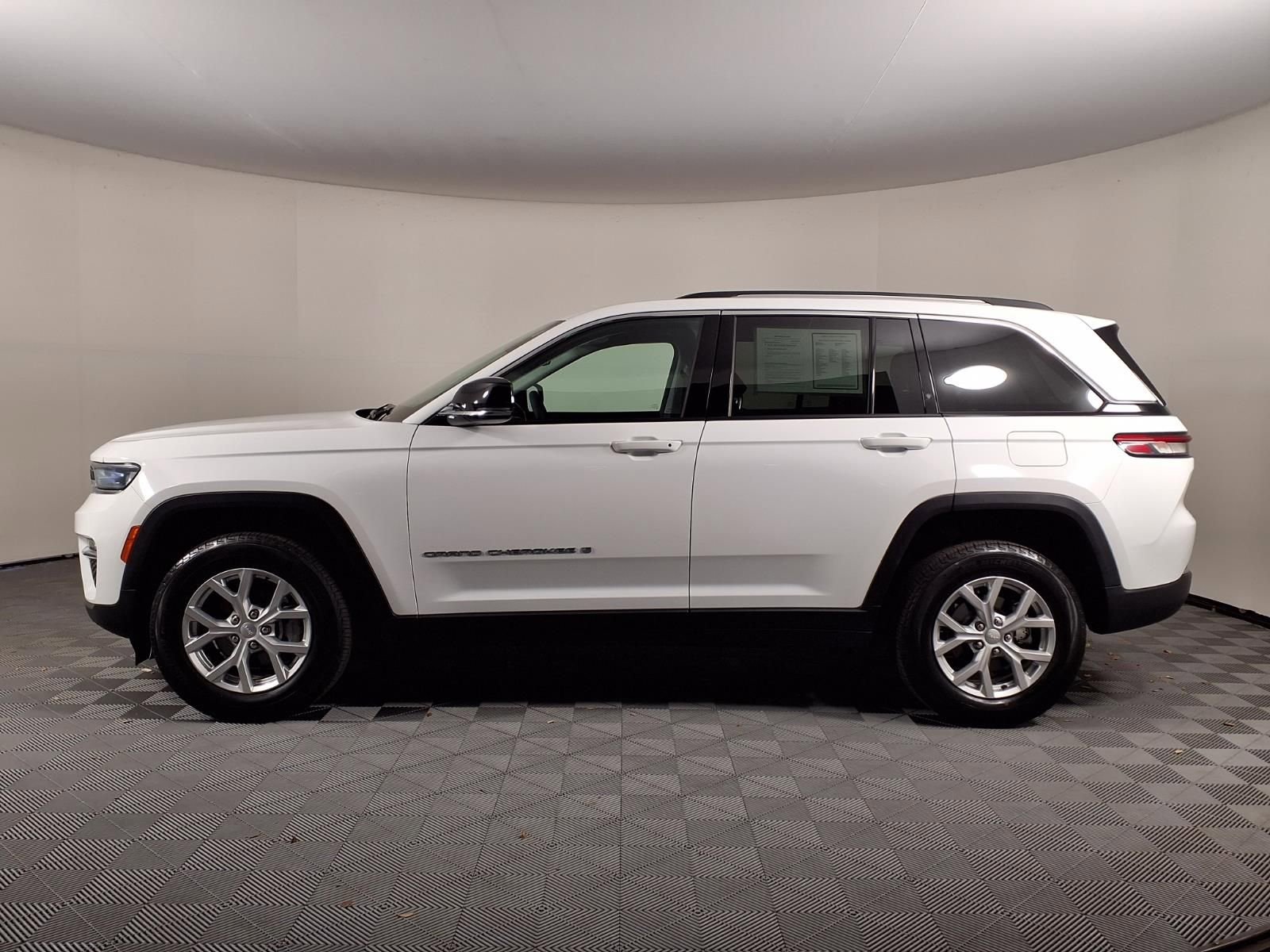 Used 2024 Jeep Grand Cherokee Limited image 4