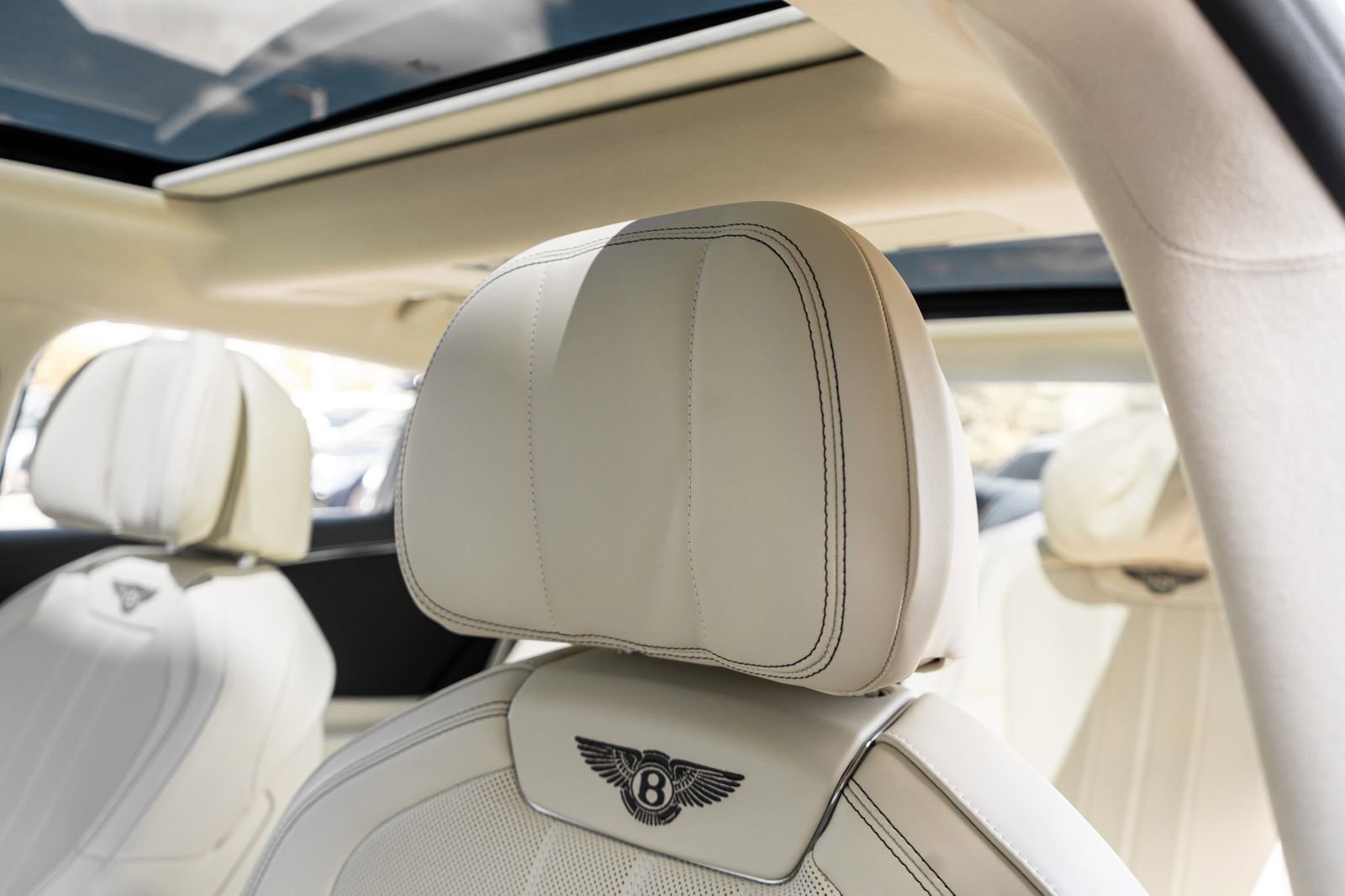 Used 2023 Bentley Flying Spur V8 AWD/4WD image 28
