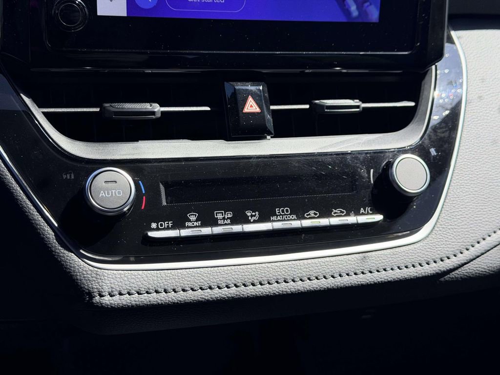 Used 2025 Toyota Corolla SE image 5