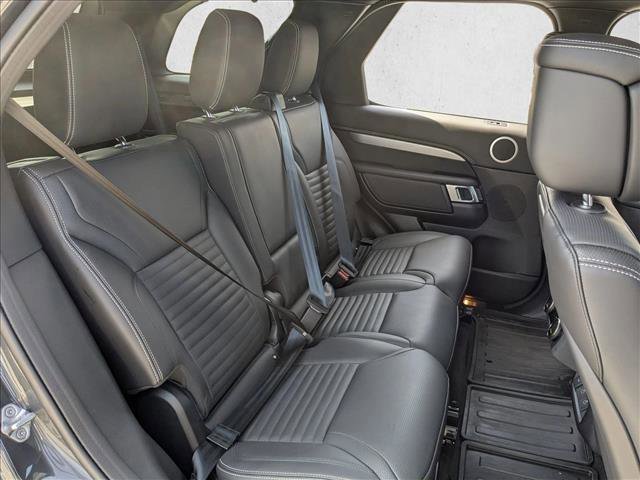Used 2025 Land Rover Discovery Dynamic SE image 21