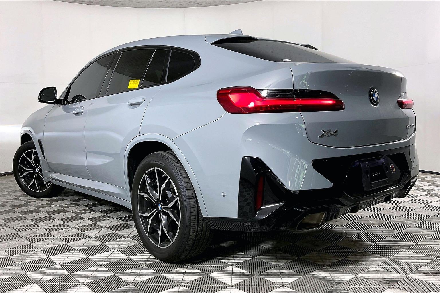Certified 2025 BMW X4 xDrive30i w/ Premium Package AWD/4WD image 5