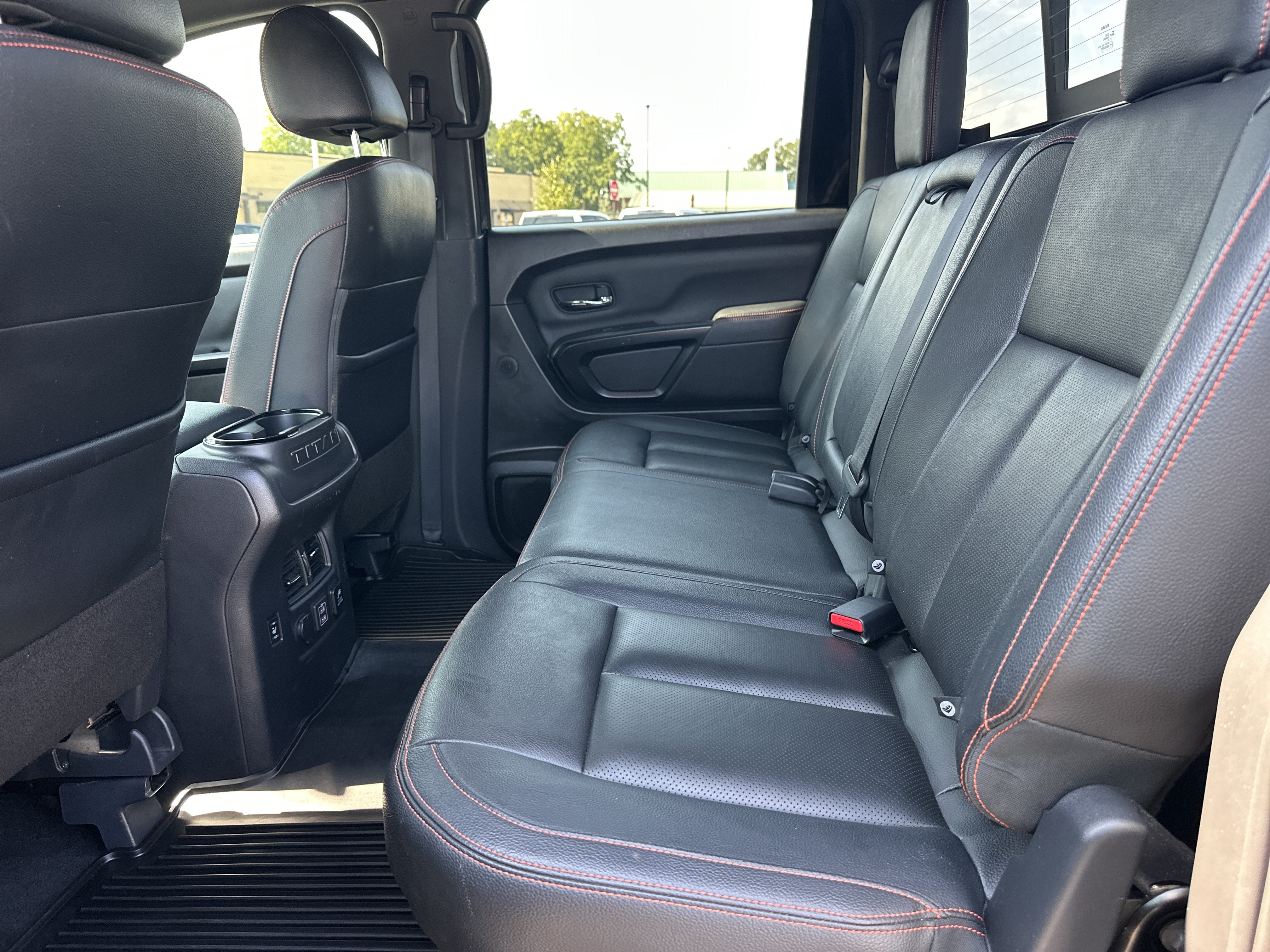 Used 2024 Nissan Titan PRO-4X w/ Pro-4x Convenience Package AWD/4WD image 21
