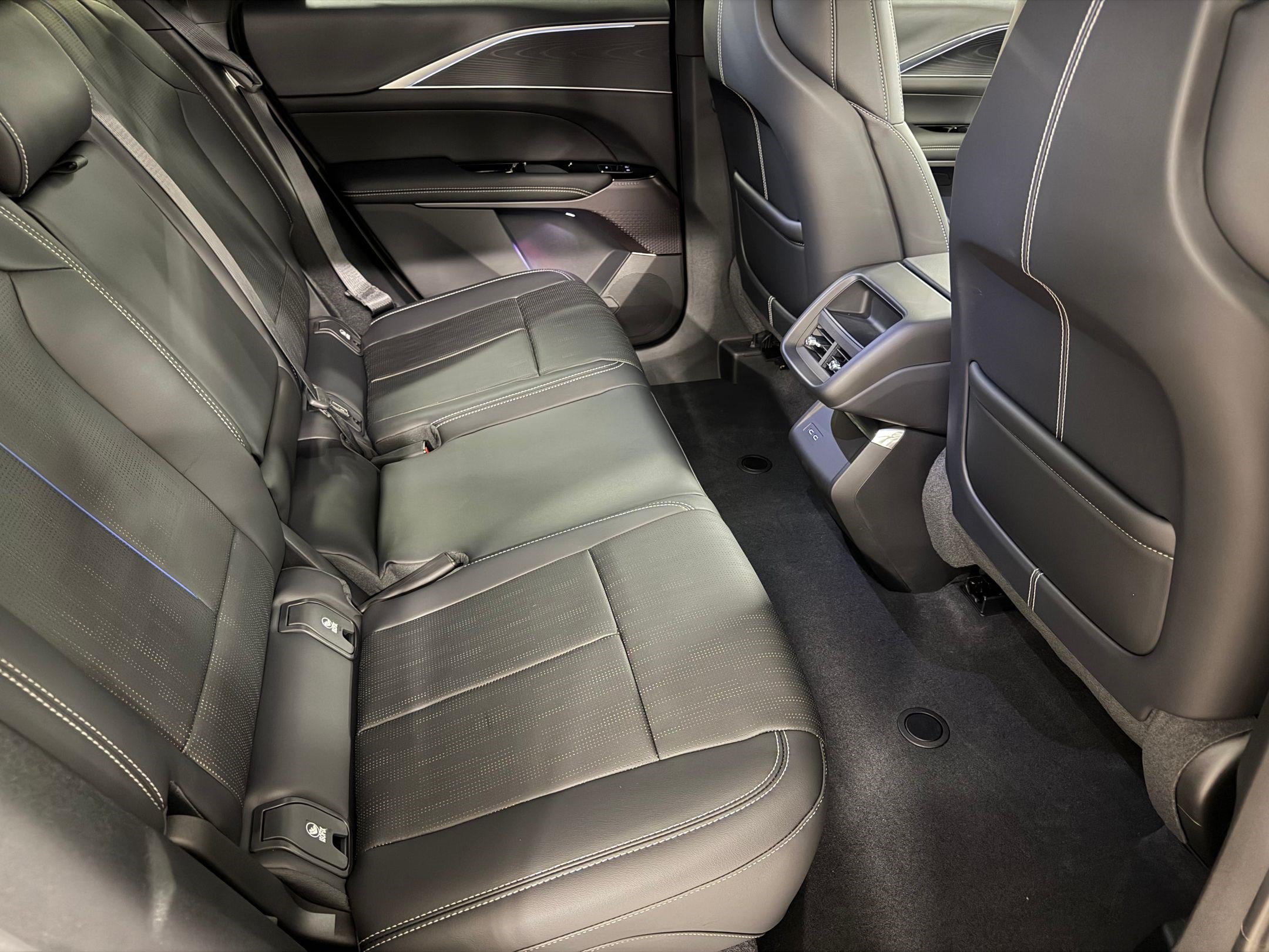 New 2026 Cadillac Lyriq Sport AWD/4WD image 44