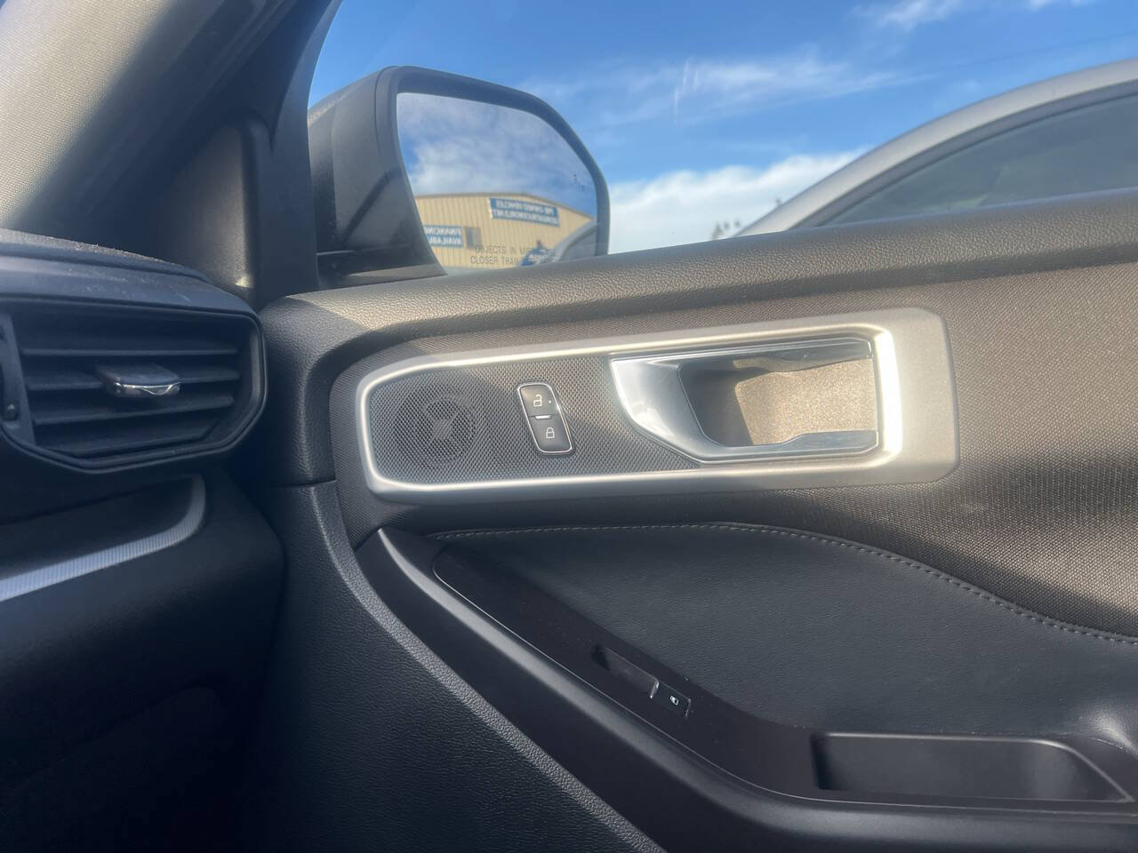 Used 2020 Ford Explorer XLT RWD image 24