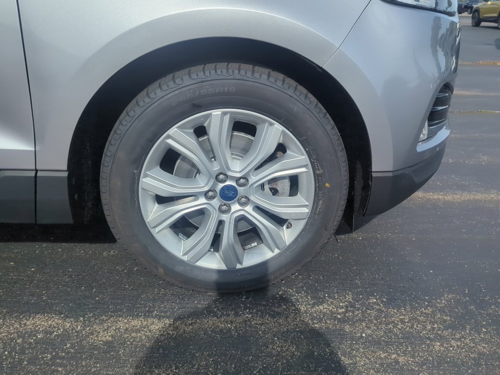 Used 2020 Ford Edge Titanium AWD/4WD image 11