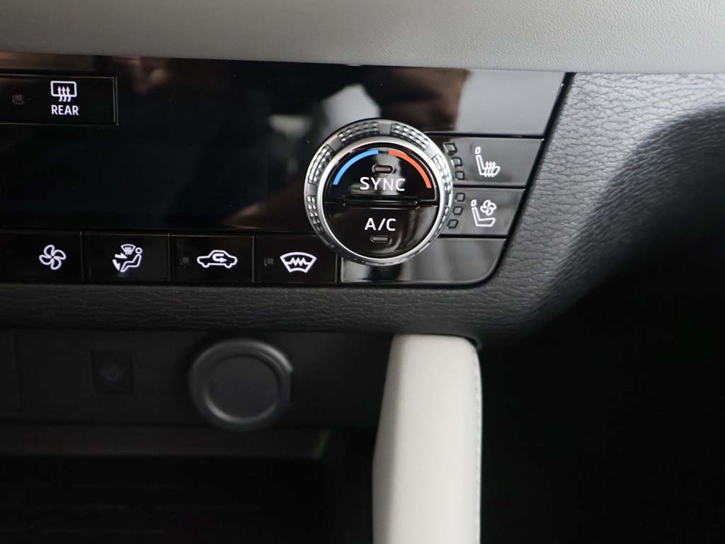 New 2026 Mitsubishi Outlander SEL AWD/4WD image 56